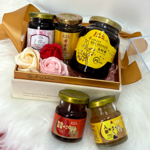 Lo Hong Ka Blooms of Love Parents Day Gift Box